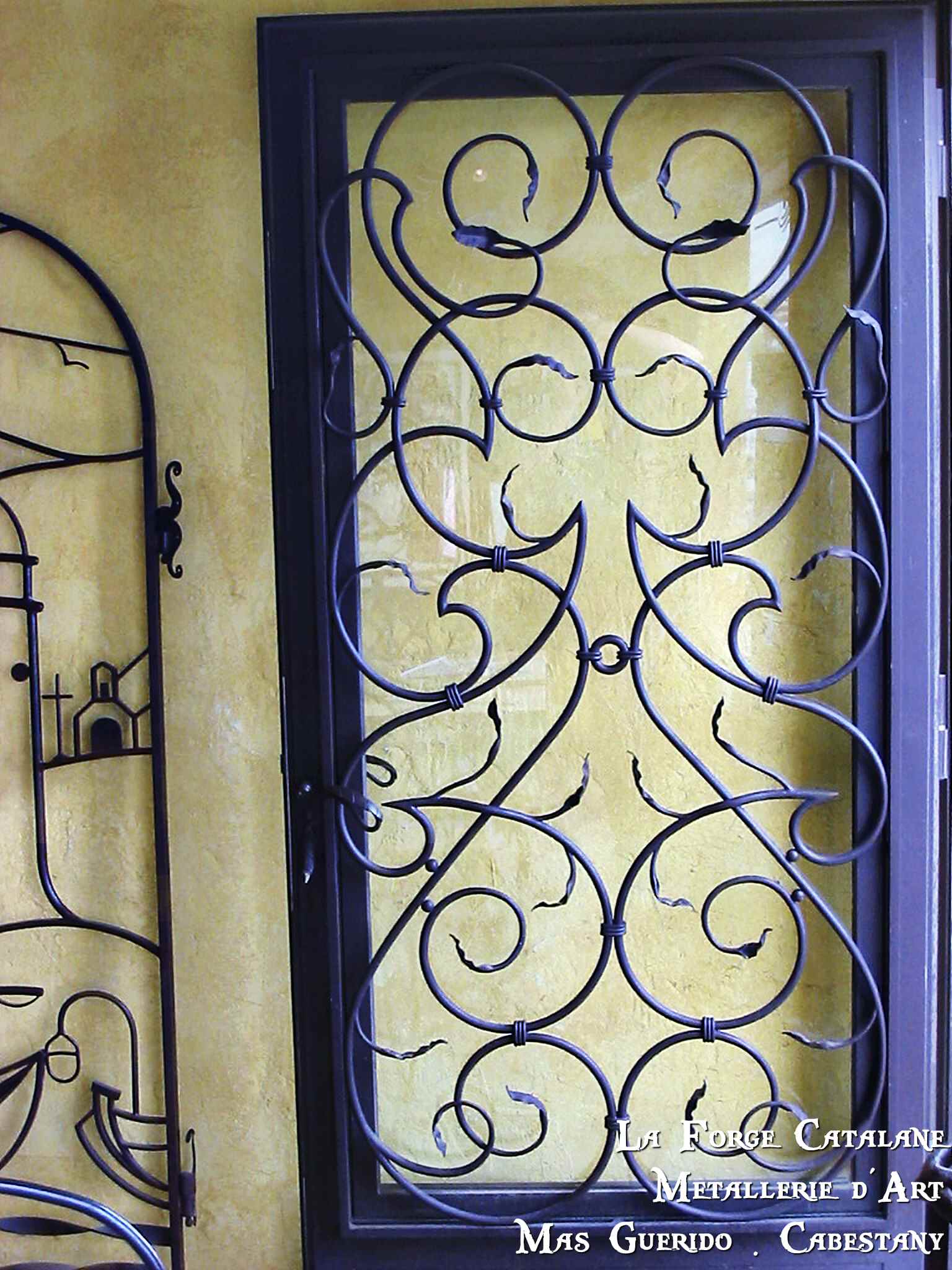 porte vitree feuille acanthe  volutes travail a la forge  forge catalane 2.jpg